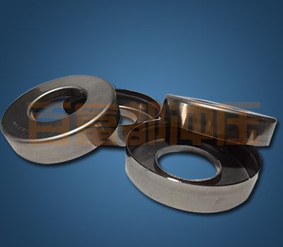 在處理廢料五金沖壓件時要注意哪些問題呢?