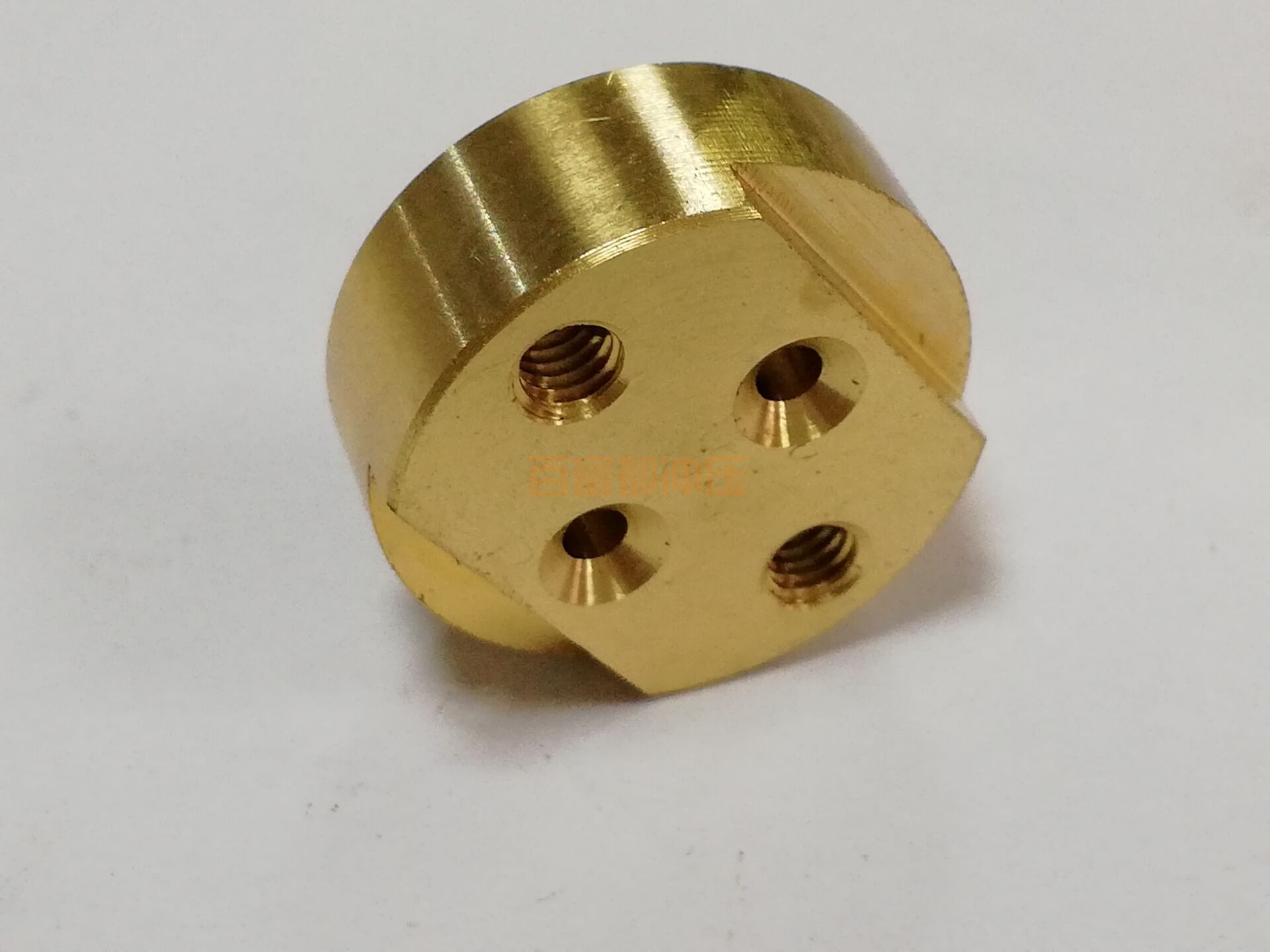 精密五金零件機(jī)加工中廠家應(yīng)該注意到的問題有哪些?