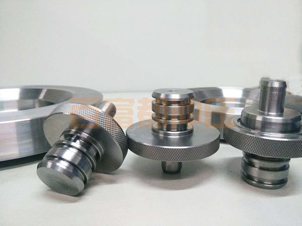 精密五金零件加工時(shí)需要注意什么問(wèn)題?